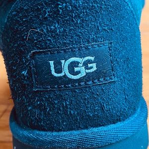 Classic short Ugg boots, women’s size 6. Great used condition.